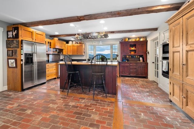 238 South Hollow Lane, Rochester, VT 05767