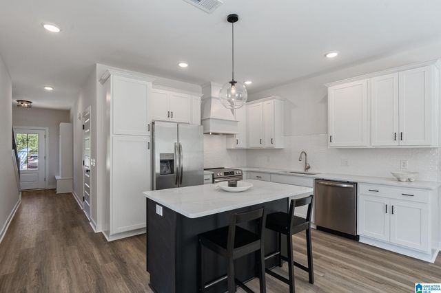 223 VILLAGE PARKWAY, Helena, AL 35080