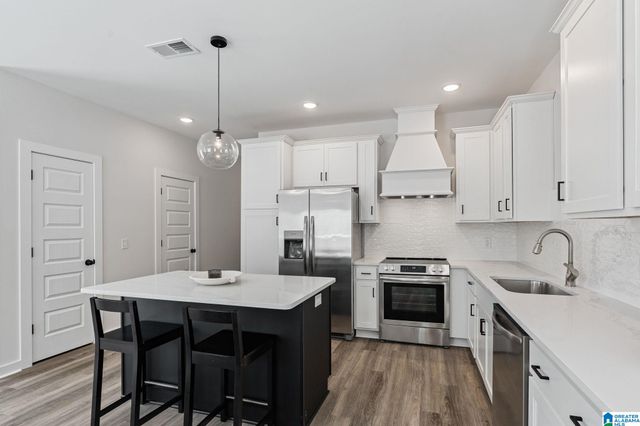 223 VILLAGE PARKWAY, Helena, AL 35080