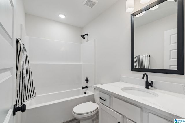 223 VILLAGE PARKWAY, Helena, AL 35080