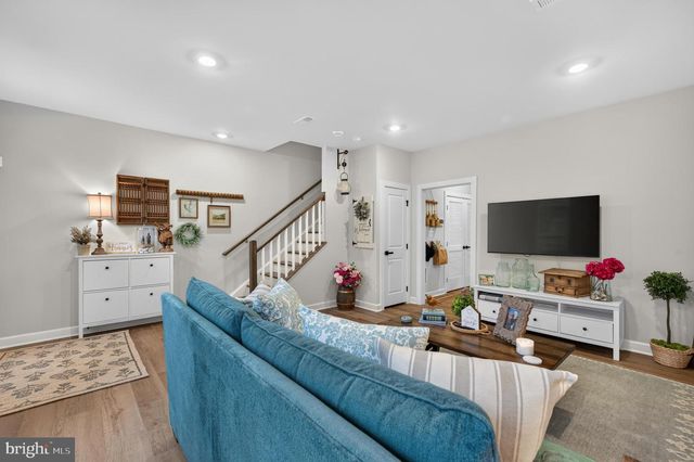 3722 MCLEAN AVE, Fairfax, VA 22030