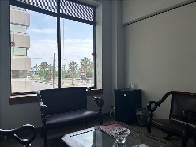 921 N Chaparral St 208, Corpus Christi, TX 78401