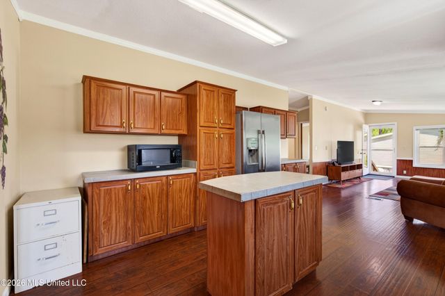 19561 Lennis Cuevas Road, Saucier, MS 39574
