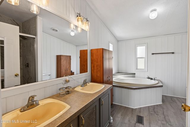 19561 Lennis Cuevas Road, Saucier, MS 39574