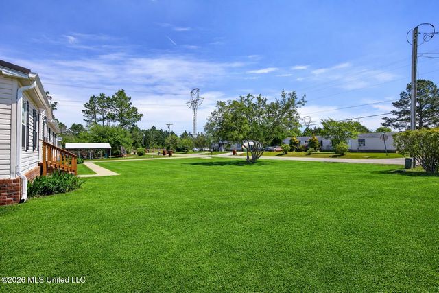 19561 Lennis Cuevas Road, Saucier, MS 39574