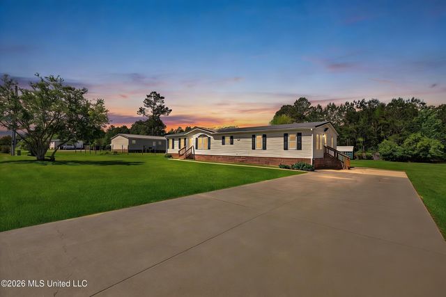 19561 Lennis Cuevas Road, Saucier, MS 39574