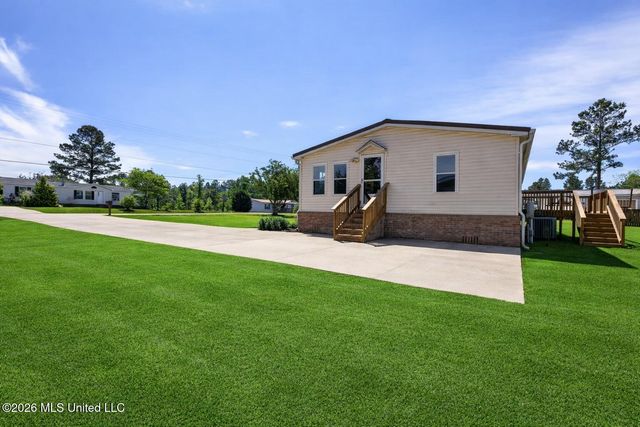 19561 Lennis Cuevas Road, Saucier, MS 39574