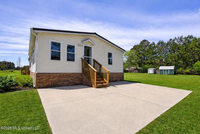 19561 Lennis Cuevas Road, Saucier, MS 39574