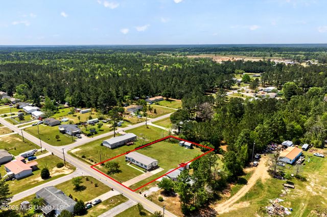19561 Lennis Cuevas Road, Saucier, MS 39574