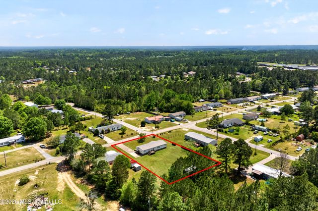 19561 Lennis Cuevas Road, Saucier, MS 39574