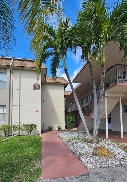 504 Davis Road 96, Palm Springs, FL 33461