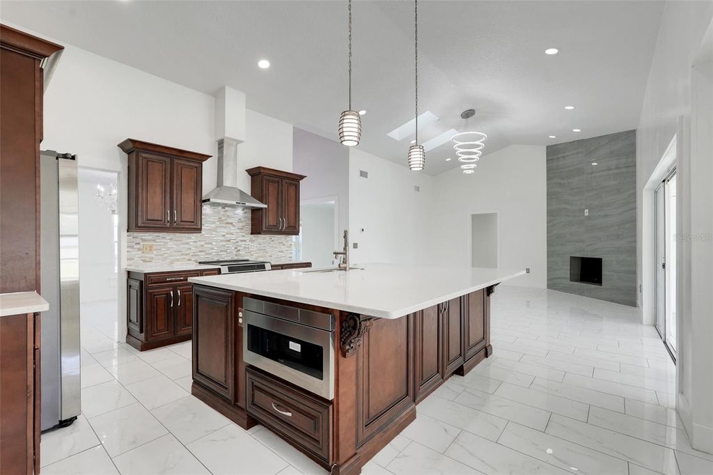 Image 11 of property listing at 9106 GALLEON COURT, Orlando, FL 32819