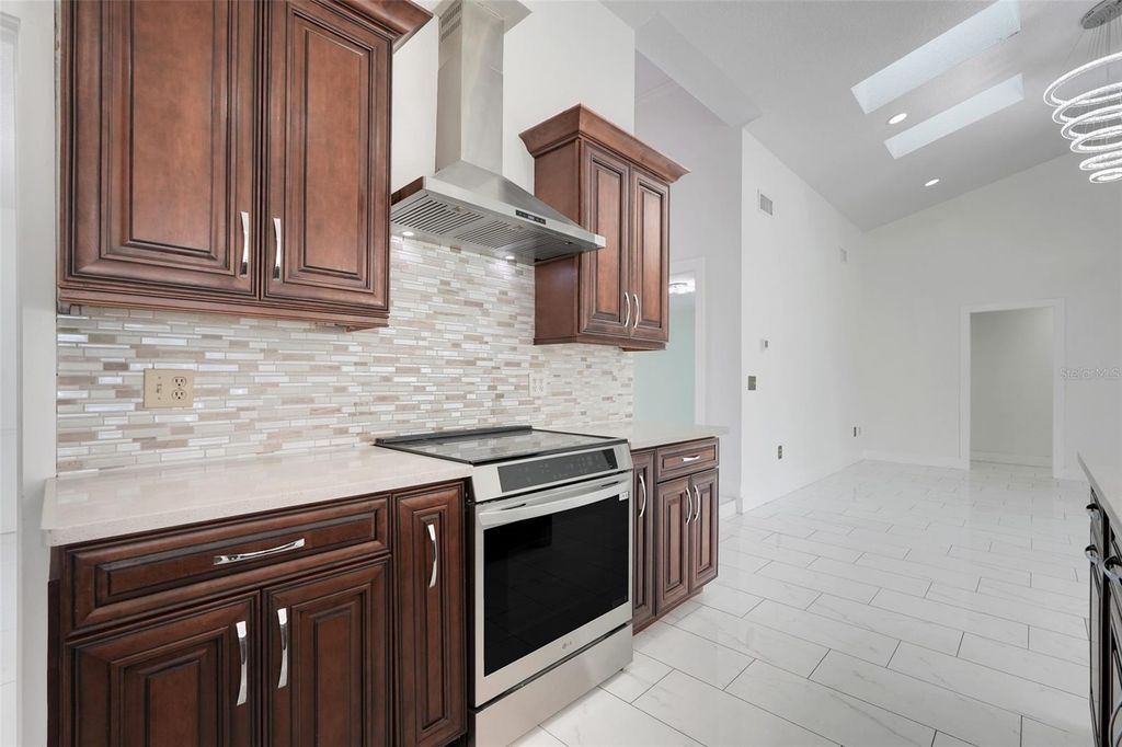 Image 15 of property listing at 9106 GALLEON COURT, Orlando, FL 32819