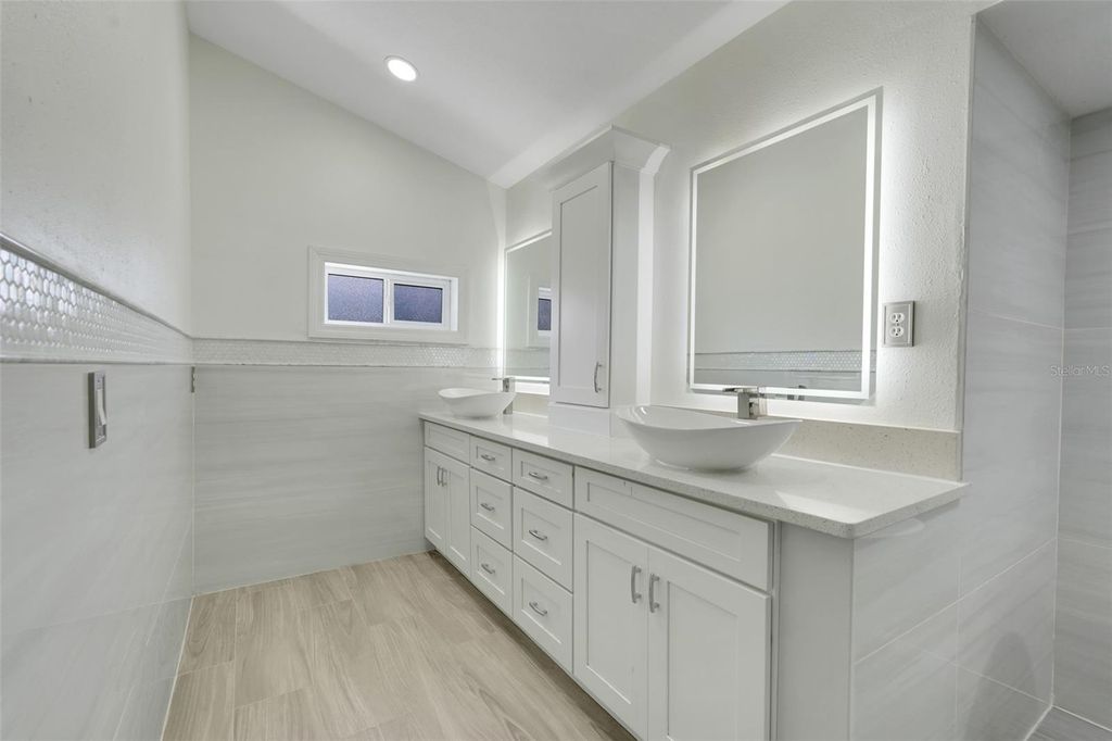 Image 21 of property listing at 9106 GALLEON COURT, Orlando, FL 32819