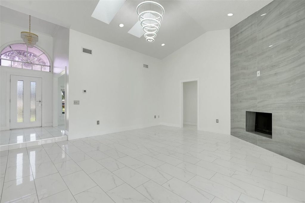 Image 8 of property listing at 9106 GALLEON COURT, Orlando, FL 32819