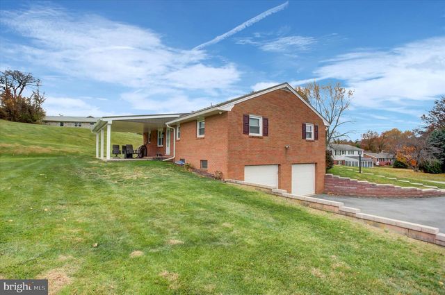 56 FIELD CIRCLE, Chambersburg, PA 17202