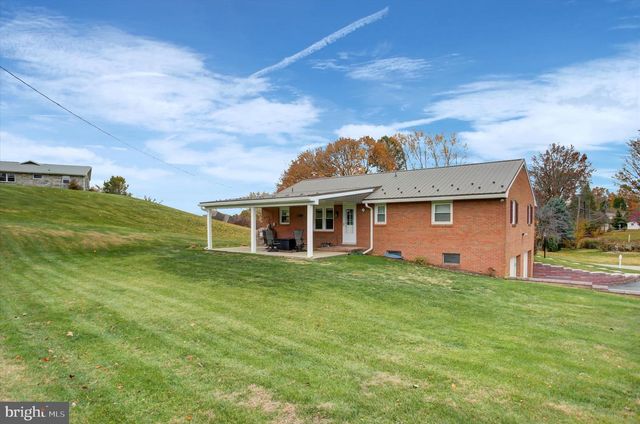 56 FIELD CIRCLE, Chambersburg, PA 17202