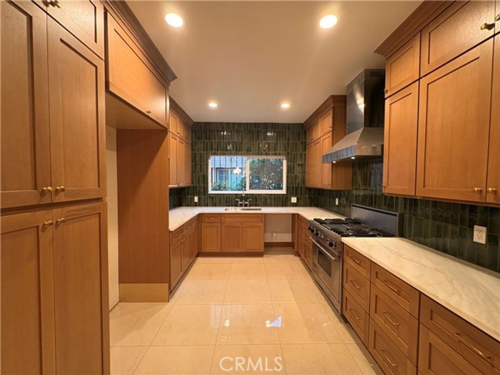 1703 W 25th, Los Angeles, CA 90018