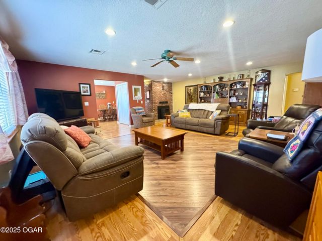 12882 Larissa Drive, Neosho, MO 64850