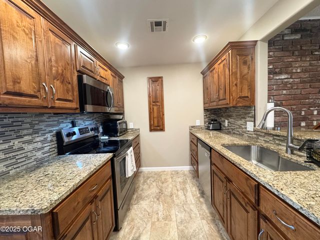 12882 Larissa Drive, Neosho, MO 64850