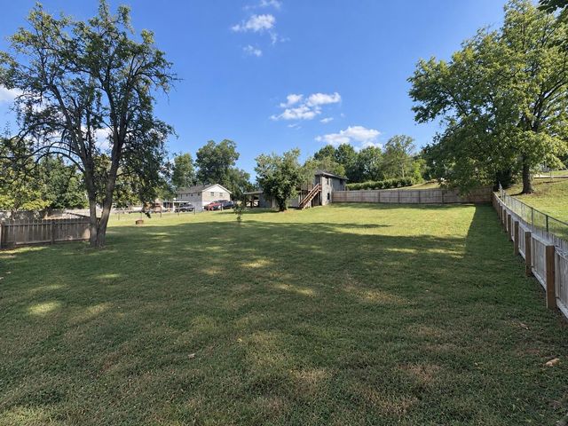 909 N Graycroft AVE, Madison, TN 37115