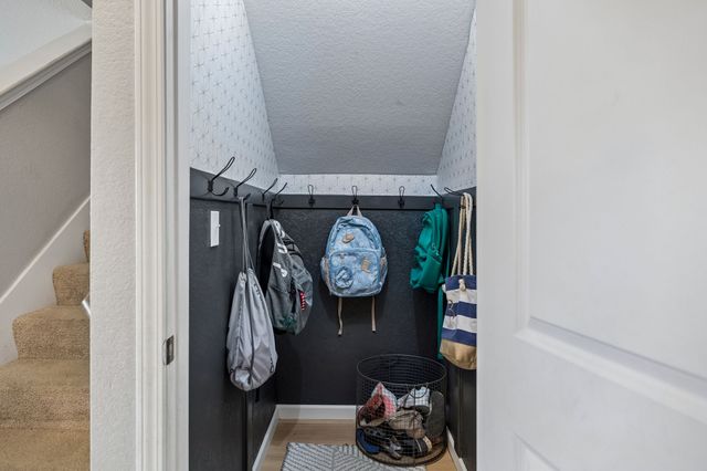 2704 Swarm Ct, Columbia, TN 38401