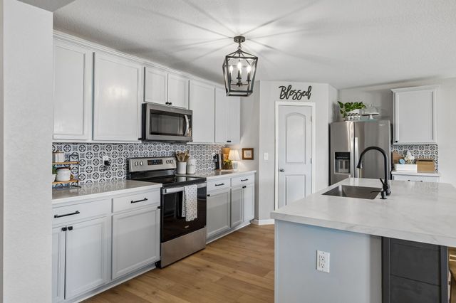2704 Swarm Ct, Columbia, TN 38401