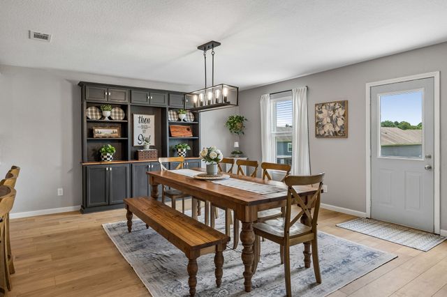 2704 Swarm Ct, Columbia, TN 38401