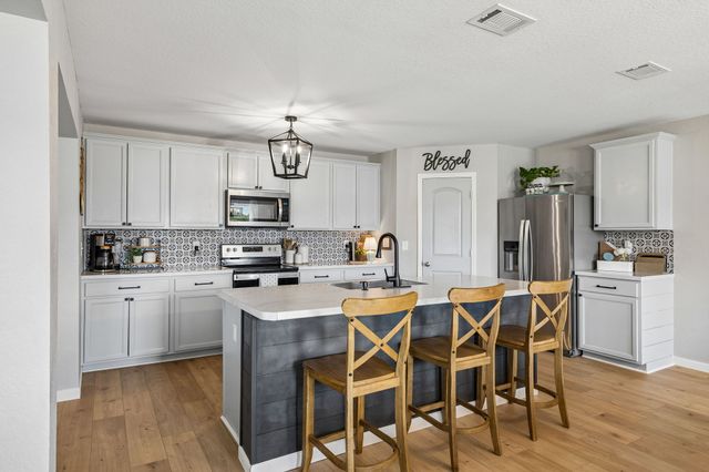 2704 Swarm Ct, Columbia, TN 38401