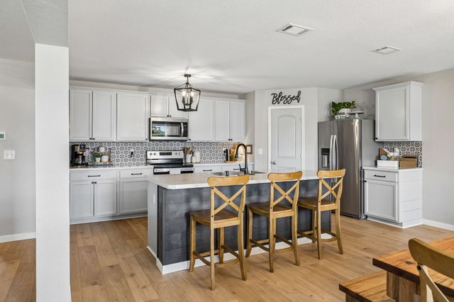 2704 Swarm Ct, Columbia, TN 38401