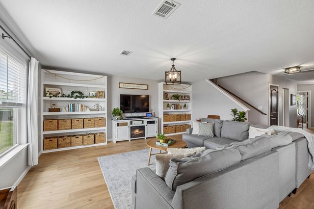 2704 Swarm Ct, Columbia, TN 38401