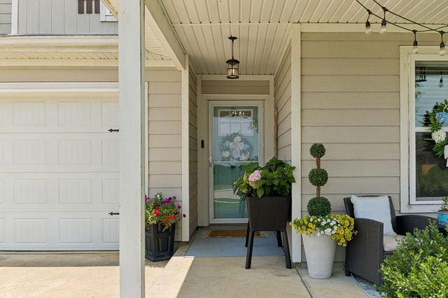 2704 Swarm Ct, Columbia, TN 38401