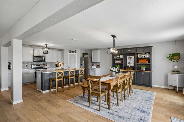 2704 Swarm Ct, Columbia, TN 38401