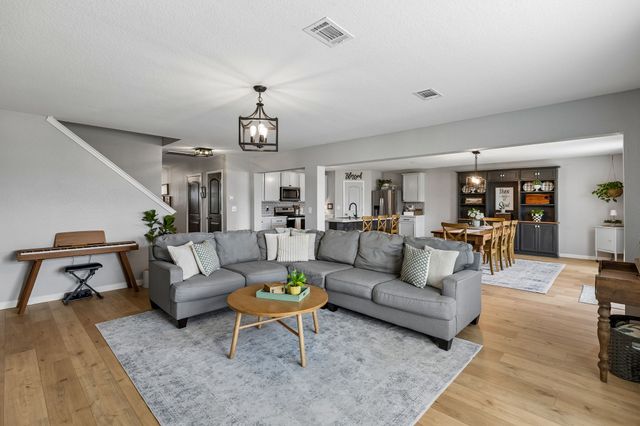 2704 Swarm Ct, Columbia, TN 38401