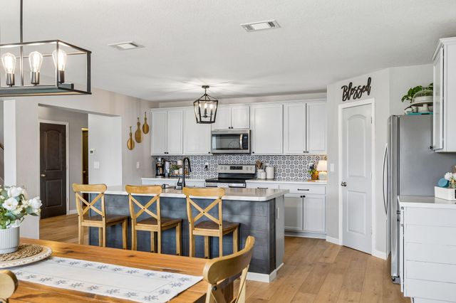 2704 Swarm Ct, Columbia, TN 38401