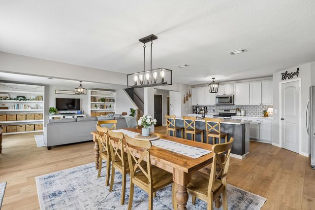 2704 Swarm Ct, Columbia, TN 38401
