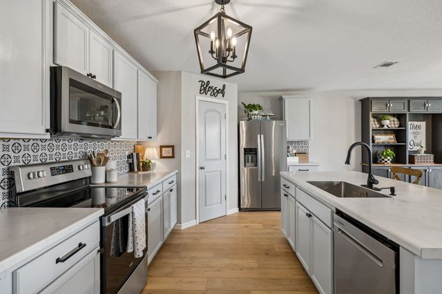 2704 Swarm Ct, Columbia, TN 38401