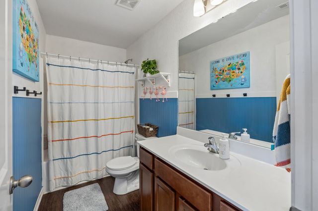 2704 Swarm Ct, Columbia, TN 38401