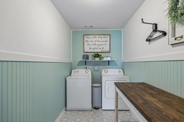 2704 Swarm Ct, Columbia, TN 38401