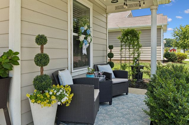 2704 Swarm Ct, Columbia, TN 38401