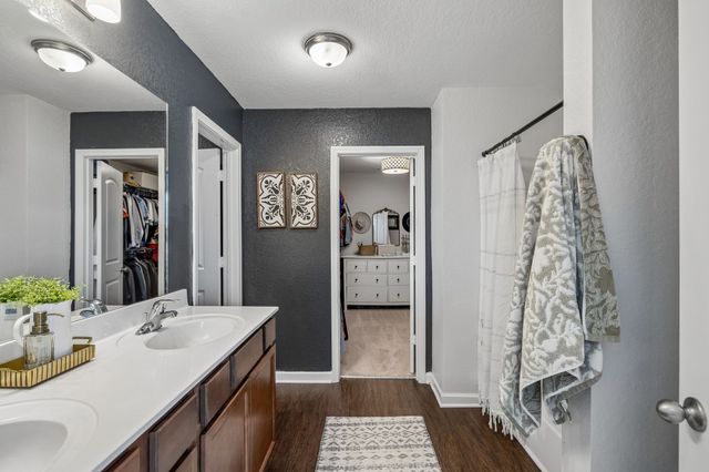 2704 Swarm Ct, Columbia, TN 38401