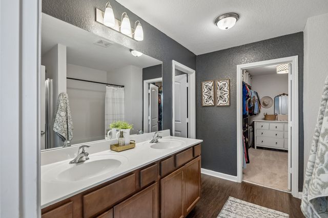 2704 Swarm Ct, Columbia, TN 38401