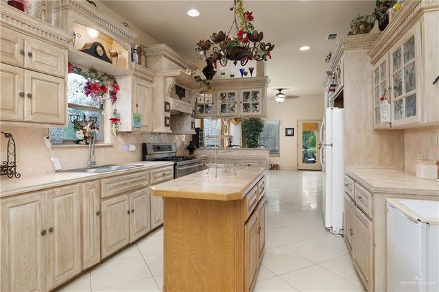 912 N Bentsen Road, Mcallen, TX 78501