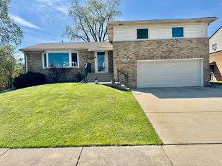 1650 Charleston Court, Melrose Park, IL 60160