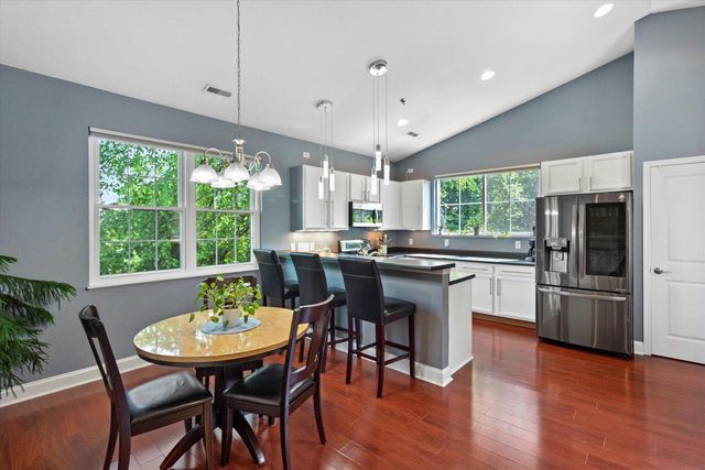 8485 S Ashbury LANE #201, Oak Creek, WI 53154