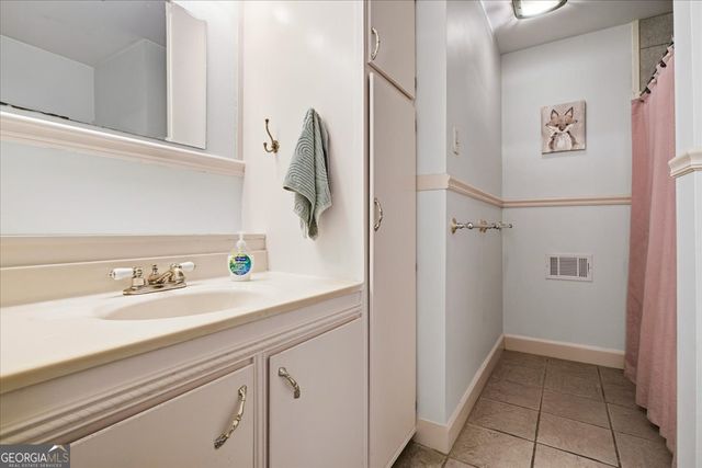 42 S Hunter Street, Senoia, GA 30276