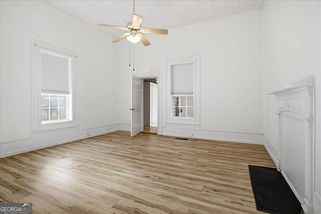 42 S Hunter Street, Senoia, GA 30276