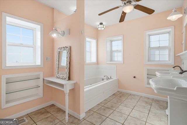 42 S Hunter Street, Senoia, GA 30276