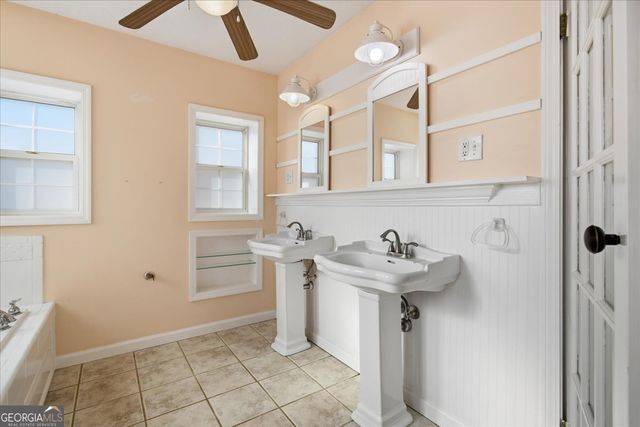 42 S Hunter Street, Senoia, GA 30276