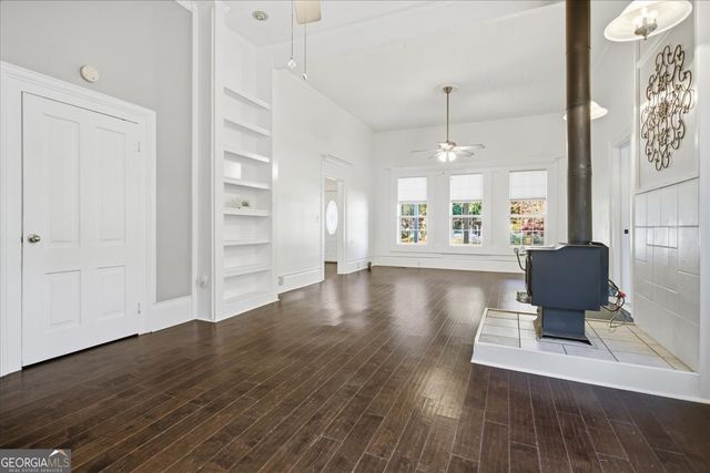 42 S Hunter Street, Senoia, GA 30276